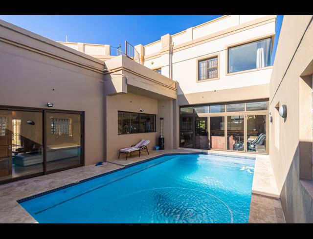 3 BEDROOM HOUSE TO LET IN WEST BEACH